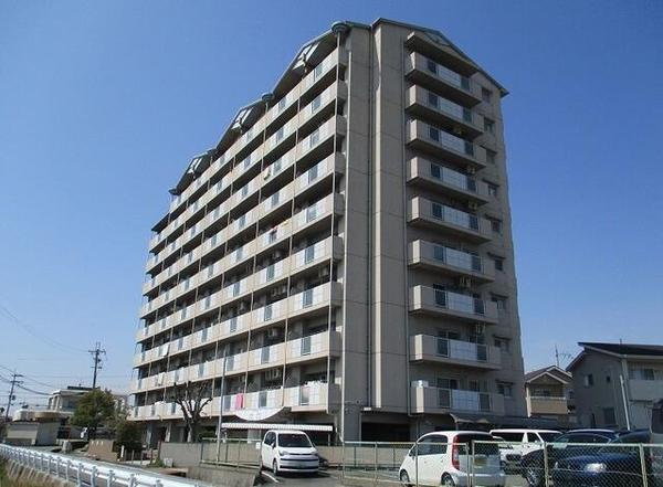 シャルマンフジ岩出五番館の外観