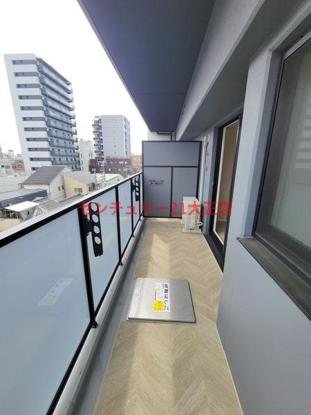 Louis Residence 弁天町のバルコニー|★物干しスペースたっぷり★