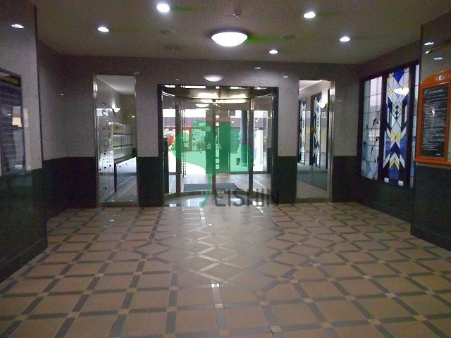 ロイヤル呉服のエントランス