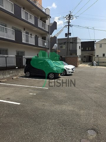 サンヒルズ麦野の駐車場