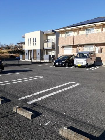 アルバ　３の駐車場