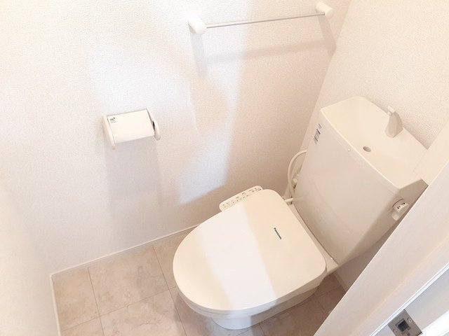 アンベリールＢのトイレ|落ち着いた色調のトイレです