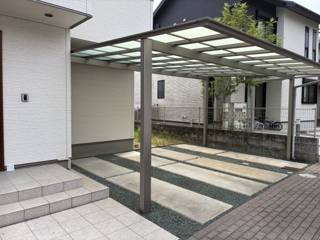 東田3丁目　中古住宅の駐車場