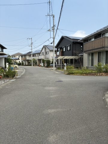 東田3丁目　中古住宅の前面道路含む現地写真