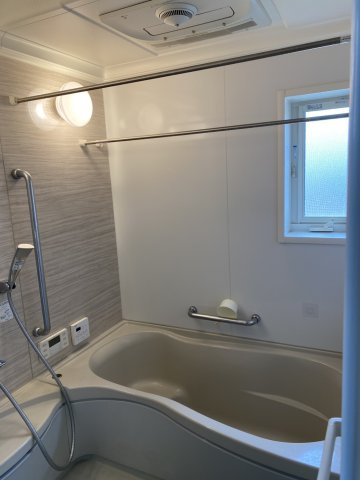 東田3丁目　中古住宅の浴室