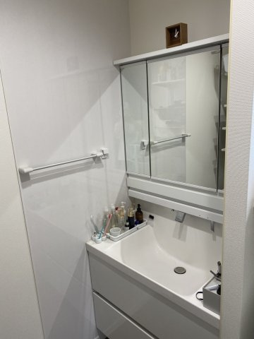 東田3丁目　中古住宅の独立洗面台