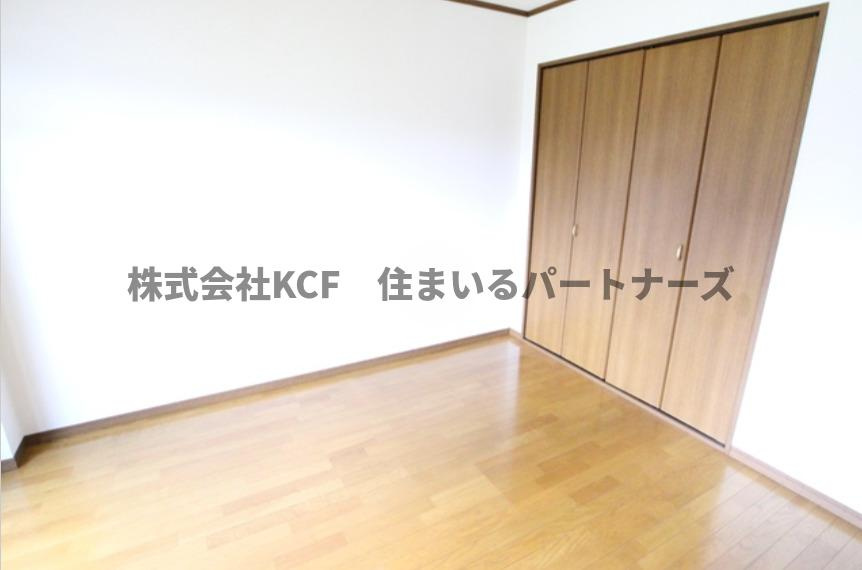 ベルセゾンⅡの寝室|明るい洋室です