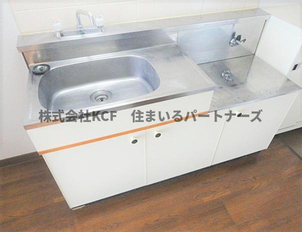 ウッドハウスⅡのキッチン|コンパクトなキッチンで掃除もラクラク