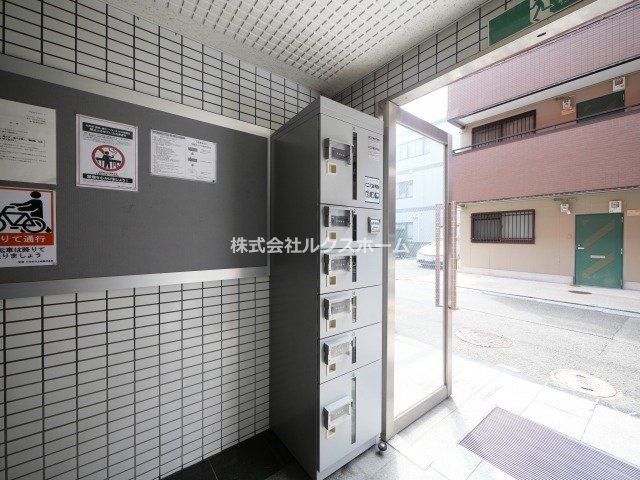 ネオセレス参番館のエントランス|ゆとりのあるエントランスです