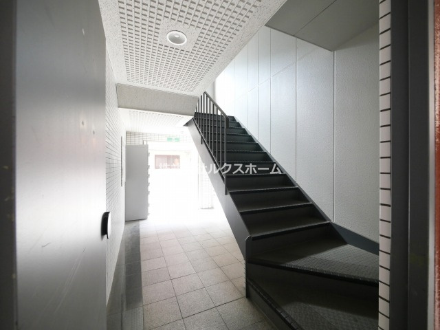 ネオセレス参番館のロビー|ゆとりのあるロビーです