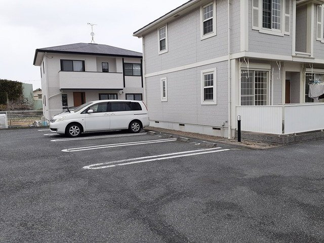フリーデンＣの駐車場