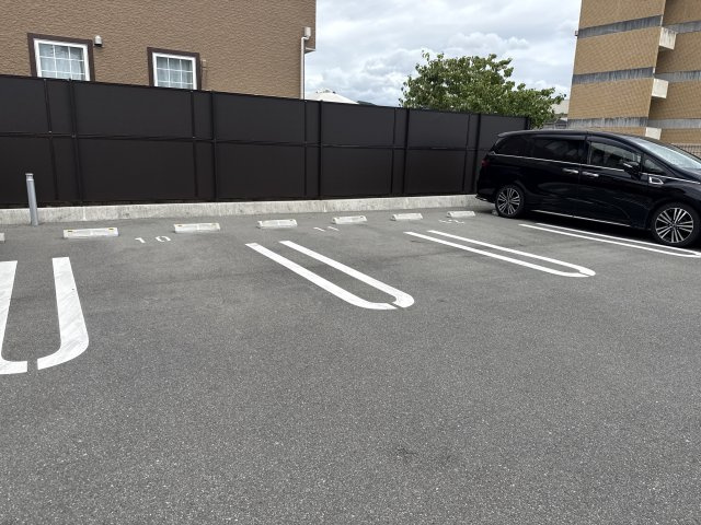 オイコスオニロ田井の駐車場