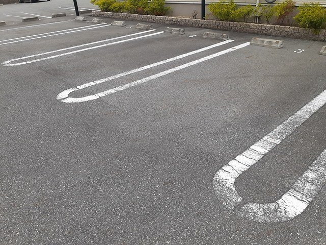 マーベラス・アンジュⅠの駐車場