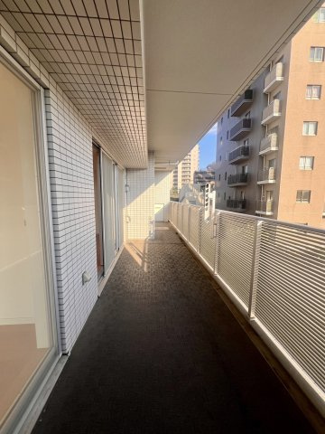 グランシアタワー狭山のバルコニー|約21.45㎡のワイドバルコニー！お洗濯物もお布団も、広々干すことができます！使い勝手良好です♪