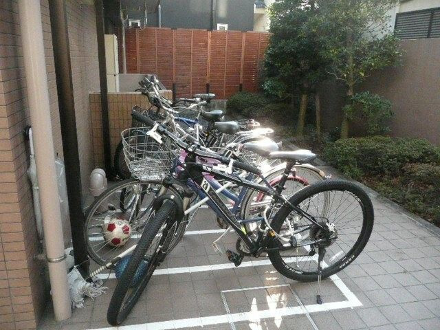 アルザスIIの駐車場