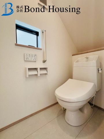 南向きにつき陽当たり良好　魚住町西岡5期　新築8棟　F号棟のトイレ