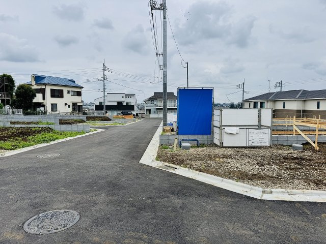 八王子市　小宮町　新築一戸建て　４期の前面道路含む現地写真|～北西側5ｍ道路に面しています～