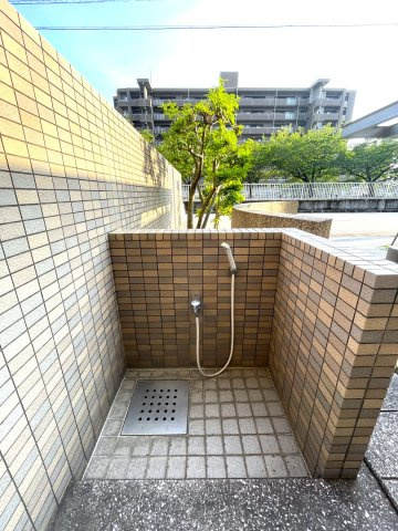 アルファステイツ宝永町桜館のその他共用部分|ペットも一緒に暮らせるマンションです（細則あり）。ペット専用の足洗い場もあります。