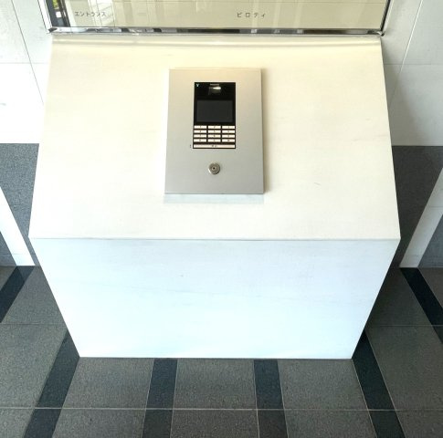 アルファステイツ宝永町桜館の防犯設備|オートロック完備で来客時も安心です。