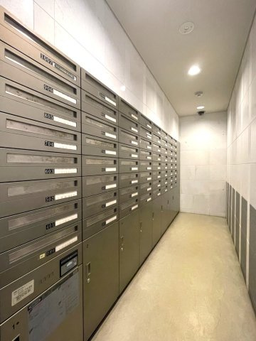 アルファステイツ宝永町桜館のその他共用部分|非対面式の郵便受けです。