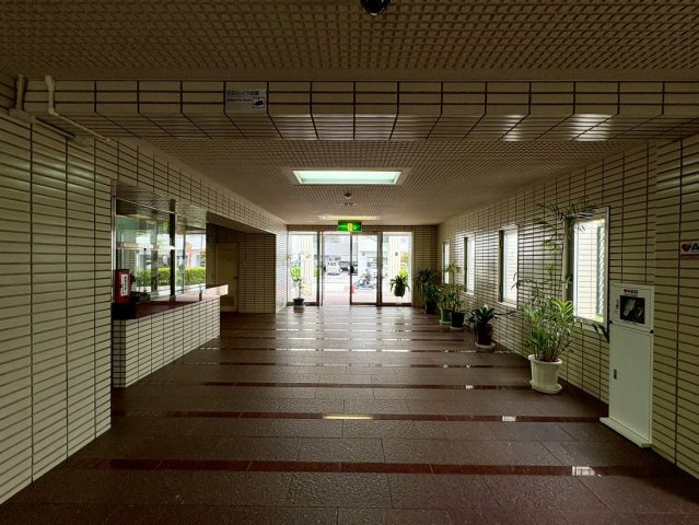 「上層邸宅で眺望良好」高知市稲荷町セルヴィ21知寄町　中古マンションのエントランス