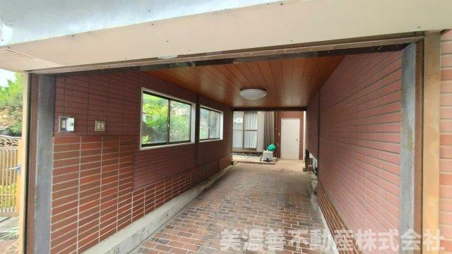 ６５７２０　岐阜市加納朝日町2丁目借地権付建物の駐車場