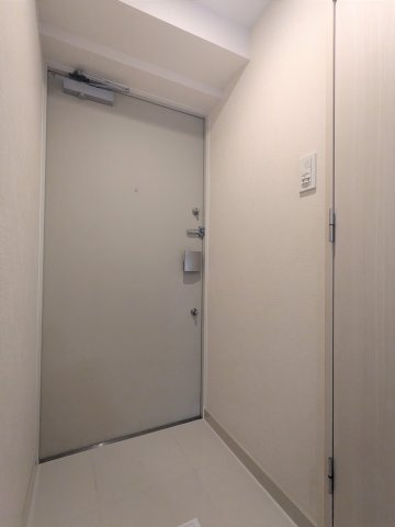 ケーディーエックスレジデンス豊洲の玄関|収納もある玄関です