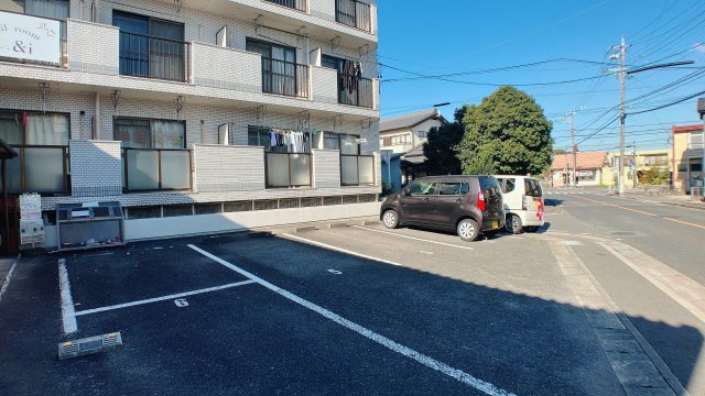 ハイツ竹長の駐車場