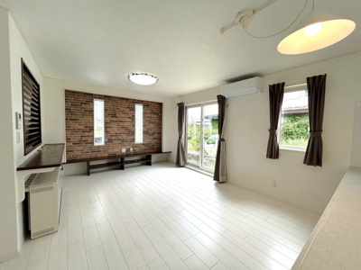 【居間・リビング】 | 大館市字松館64-5・中古住宅☆期間限定現況販売☆