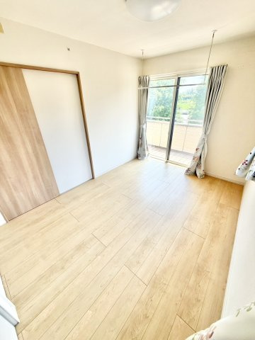さいたま市西区中野林中古戸建の洋室