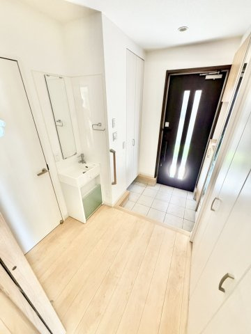 さいたま市西区中野林中古戸建の玄関
