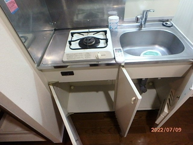 メインステージ茅場町のキッチン|コンパクトなキッチンで掃除もラクラク