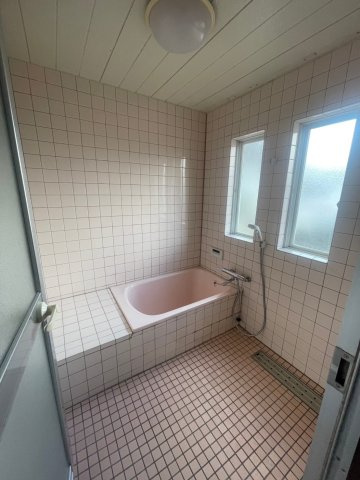西岐波一戸建ての浴室