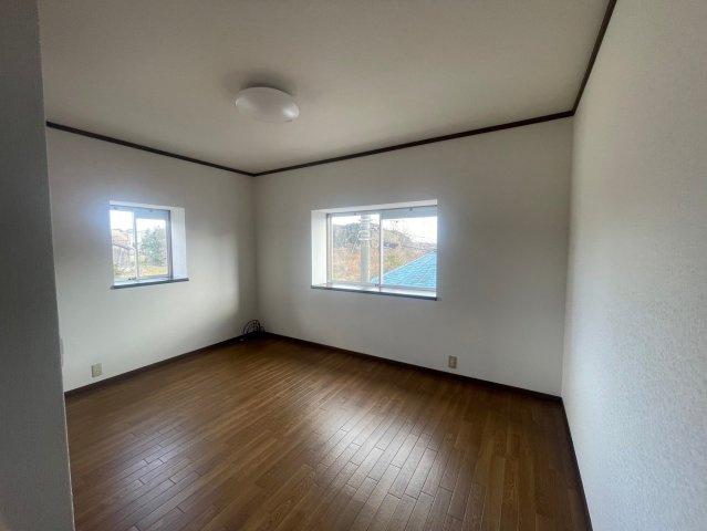 西岐波一戸建ての洋室