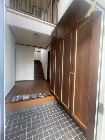 西岐波一戸建ての玄関