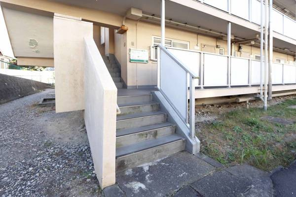 ビレッジハウス山中1号棟のエントランス|毎日通るエントランスはこのようになっています