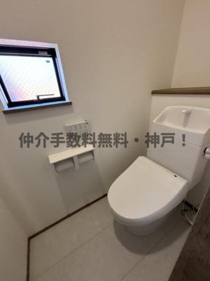 【トイレ】 | 神戸市垂水区東垂水3丁目　新築戸建　仲介手数料無料！ | 落ち着いたトイレです