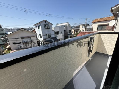 【バルコニー】 | 神戸市垂水区東垂水3丁目　新築戸建　仲介手数料無料！ | バルコニーからの眺めを楽しみながら食事をしませんか