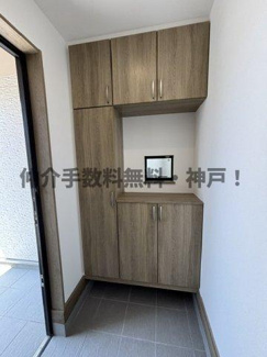 【玄関】 | 神戸市垂水区東垂水3丁目　新築戸建　仲介手数料無料！ | きれいな玄関です