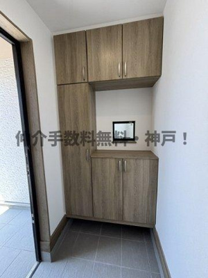 【玄関】 | 神戸市垂水区東垂水3丁目　新築戸建　仲介手数料無料！ | きれいな玄関です