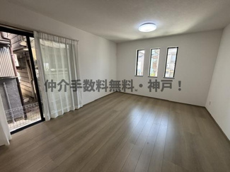 【居間・リビング】 | 神戸市垂水区東垂水3丁目　新築戸建　仲介手数料無料！ | ゆったりとした居間です