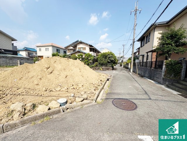 枚方市渚南町　第1期　新築一戸建ての前面道路含む現地写真|周辺は落ち着いた街並みの住宅地！子育てがしやすい住環境です！まだ未完成ですが、現地でしかわからない事もございます。是非一度ご覧ください。