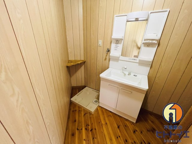 コーポ室岡の洗面所|コンパクトで使いやすい洗面所