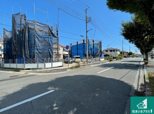 伊丹市鈴原町　第1期　新築一戸建ての前面道路含む現地写真|周辺は落ち着いた街並みの住宅地！子育てがしやすい住環境です！まだ未完成ですが、現地でしかわからない事もございます。是非一度ご覧ください。