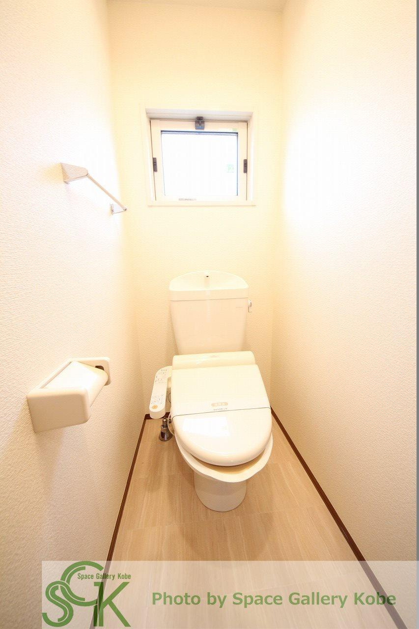 岡田様戸建借家　B棟のトイレ|※お部屋により仕様が異なる場合があります※