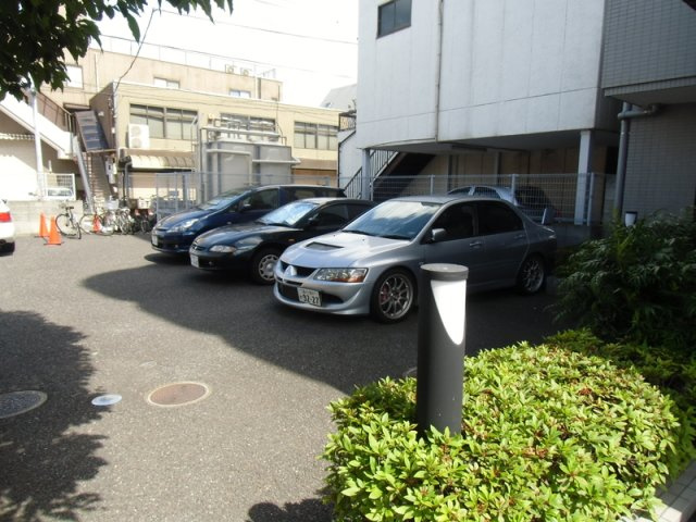 CREA・Hの駐車場|駐車場があります