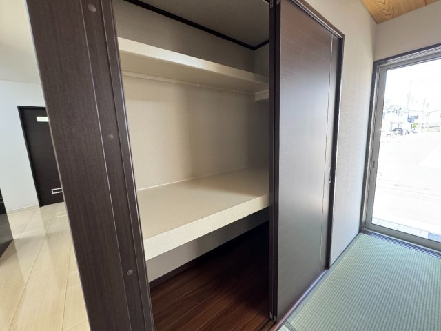 堺市西区菱木２丁　中古戸建の収納