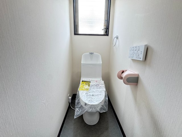 堺市西区菱木２丁　中古戸建のトイレ