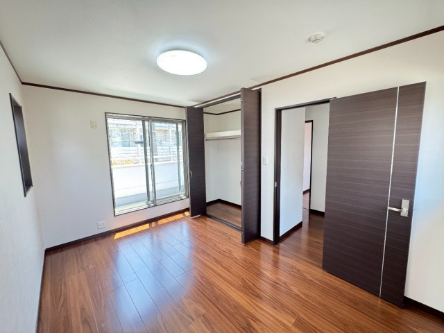 堺市西区菱木２丁　中古戸建の洋室