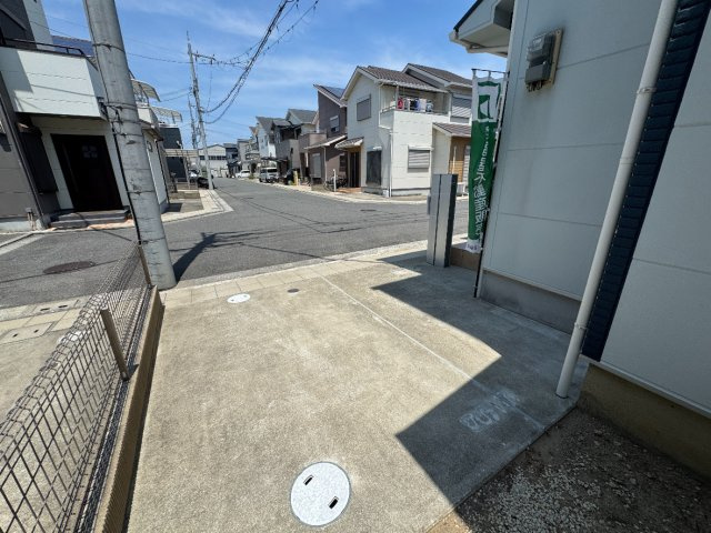 堺市西区菱木２丁　中古戸建の駐車場